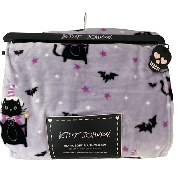 Betsey Johnson Other - 🆕OVERSIZED💋BETSEY JOHNSON💋ULTRA SOFT PLUSH THROW BLANKET BATS CATS